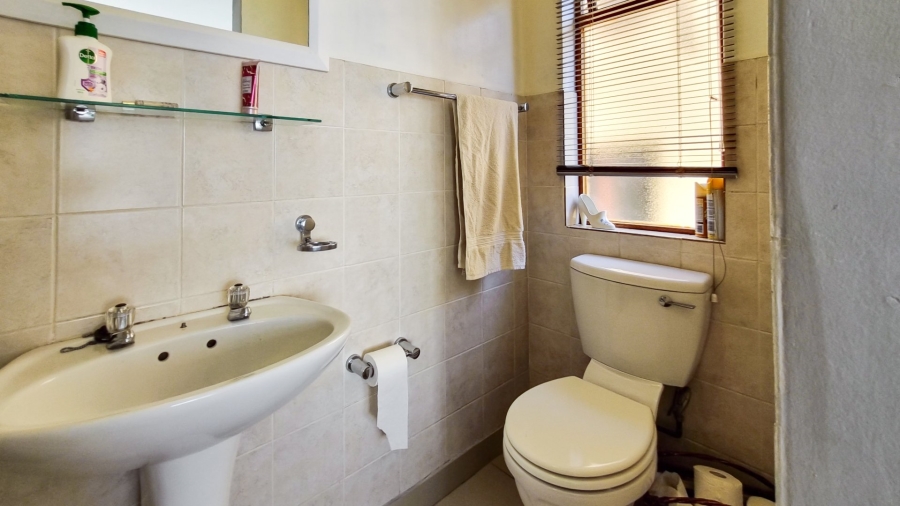 2 Bedroom Property for Sale in Langenhovenpark Free State